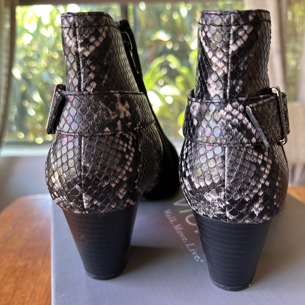 Vionic booties - Picture 3 of 9